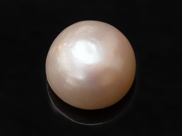Cultured Pearl Moti 4.25 carat top view creamish white round shape
