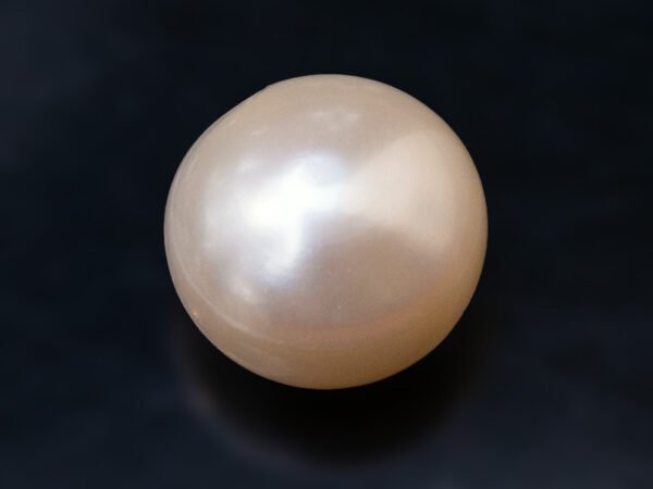 Cultured Pearl Moti 4.69 carat top view creamish white round shape