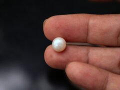 Cultured Pearl Moti 4.70 carat in hand actual size