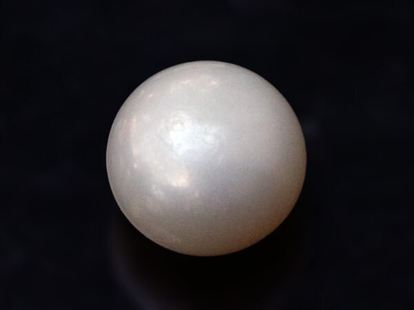 Cultured Pearl Moti 4.80 carat back view rounded shape