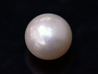 Cultured Pearl Moti 4.80 carat top view creamish white round shape