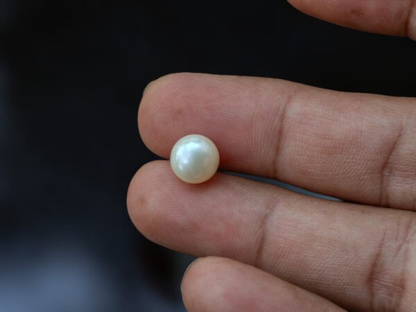 Cultured Pearl Moti 4.80 carat in hand actual size