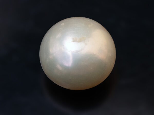 Cultured Pearl Moti 4.86 carat top view creamish white round shape