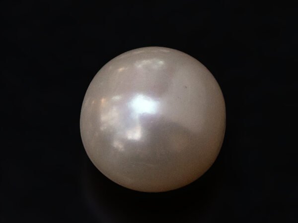 Cultured Pearl Moti 5.01 carat top view creamish white round shape