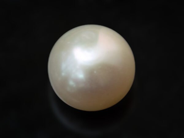 Cultured Pearl Moti 5.19 carat top view creamish white round shape
