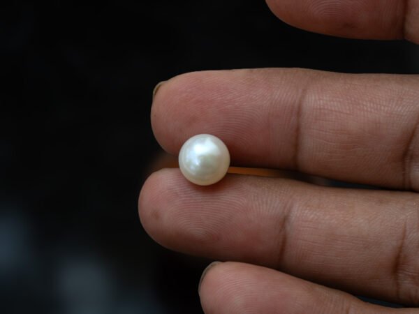 Cultured Pearl Moti 5.19 carat in hand actual size