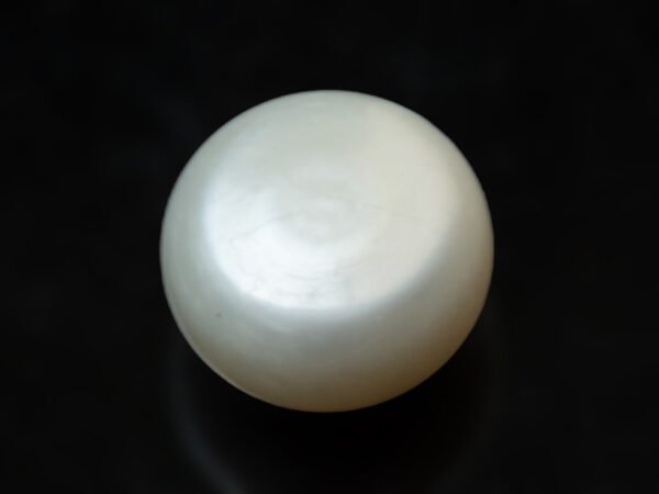 Cultured Pearl Moti 5.63 carat back view rounded shape
