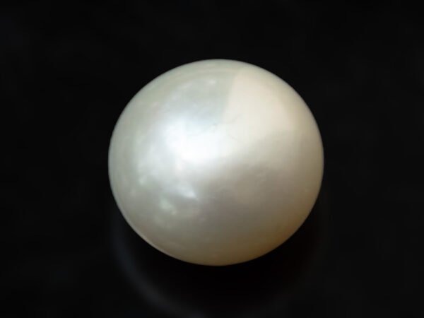 Cultured Pearl Moti 5.63 carat top view creamish white round shape