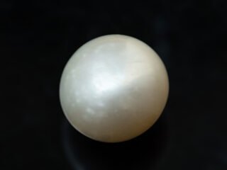 Cultured Pearl Moti 5.75 carat top view creamish white round shape
