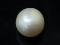 Cultured Pearl Moti 5.80 carat side view creamish white