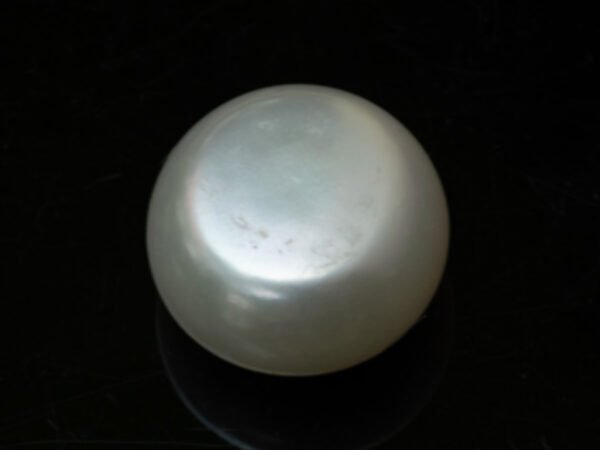 Cultured Pearl Moti 8.41 carat back view rounded surface