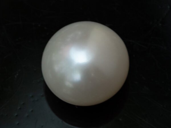 Cultured Pearl Moti 8.57 carat top view creamish white round shape