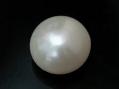 Cultured Pearl Moti 8.57 carat side view creamish white