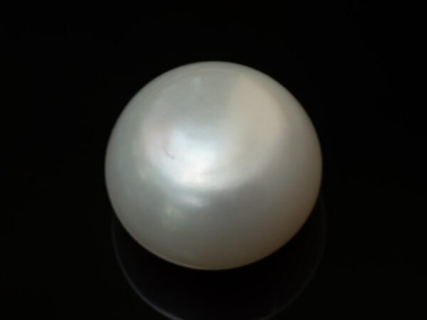 Cultured Pearl Moti 8.88 carat top view creamish white round shape