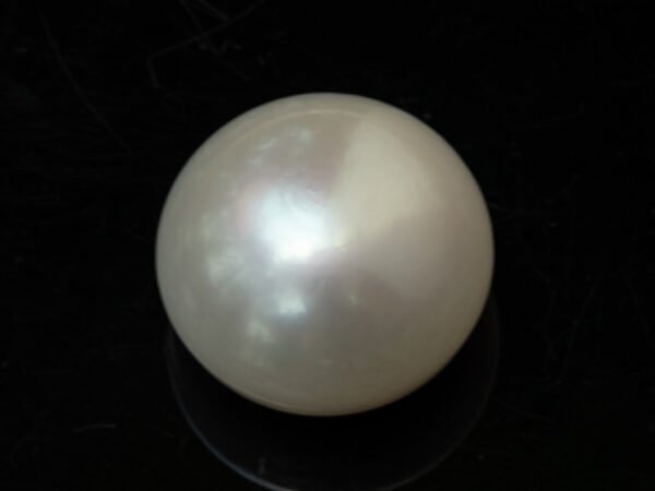 Cultured Pearl Moti 8.99 carat top view creamish white round shape