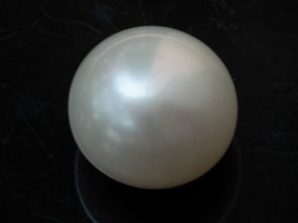 Cultured Pearl Moti 9.00 carat top view creamish white round shape