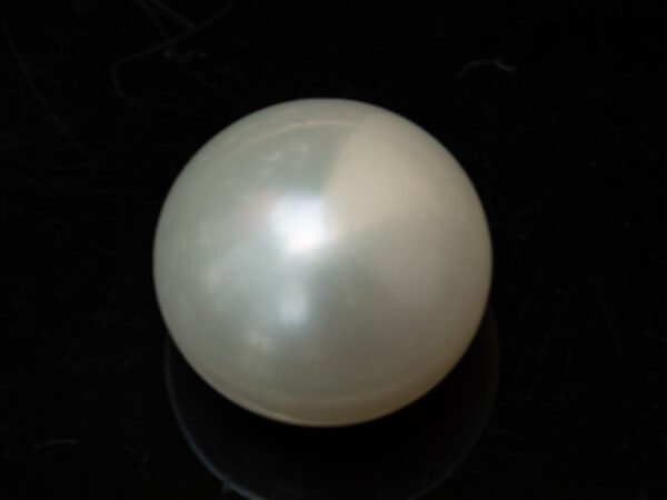 Cultured Pearl Moti 9.02 carat top view creamish white round shape
