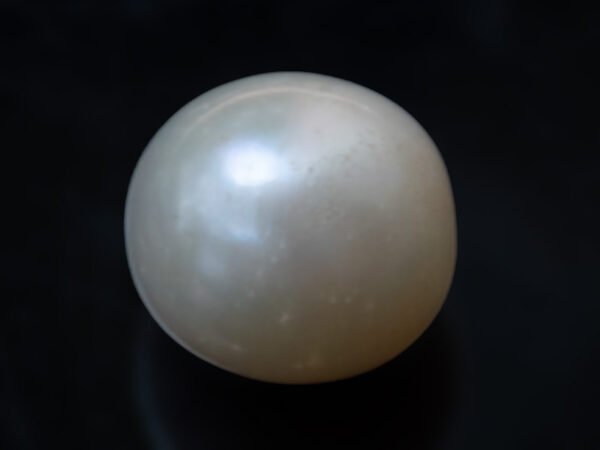 Cultured Pearl Moti 9.08 carat top view creamish white round shape