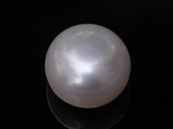 Cultured Pearl Moti 9.28 carat top view creamish white round shape SKU RG-PEARL-B1-9.28-11.8x8.4