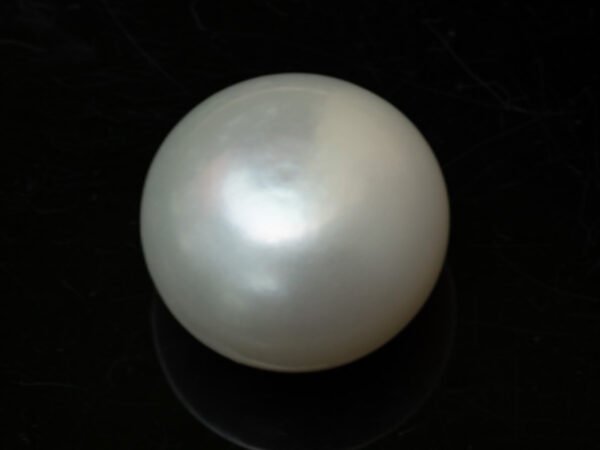 Cultured Pearl Moti 9.28 carat top view creamish white round shape