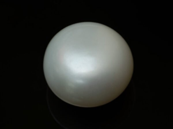 Cultured Pearl Moti 9.65 carat back view rounded surface