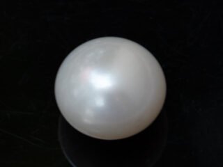 Cultured Pearl Moti 9.80 carat top view creamish white round shape
