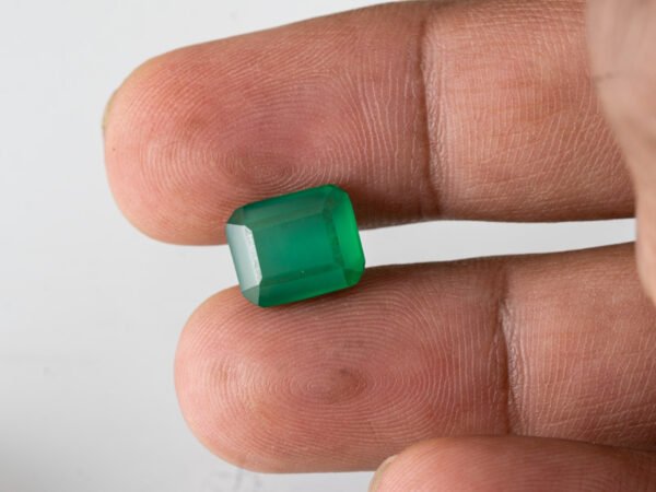 certified-natural-green-onyx-stone-3-75-carat-4-12-ratti-32-in-hand