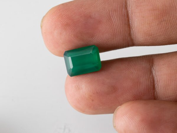 certified-natural-green-onyx-stone-3-81-carat-4-19-ratti-33-in-hand
