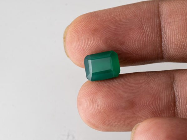 certified-natural-green-onyx-stone-3-82-carat-4-20-ratti-39-in-hand