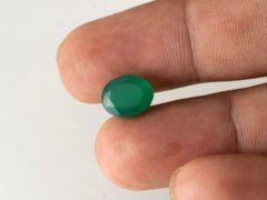 certified-natural-green-onyx-stone-4-07-carat-4-47-ratti-49-in-hand