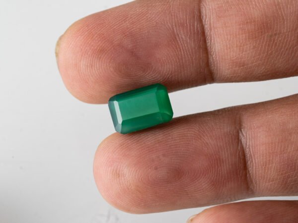 certified-natural-green-onyx-stone-4-08-carat-4-48-ratti-35-in-hand