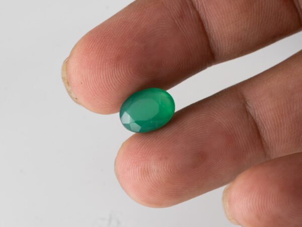 Green Onyx Stone 4.5 carat side view oval cut gemstone