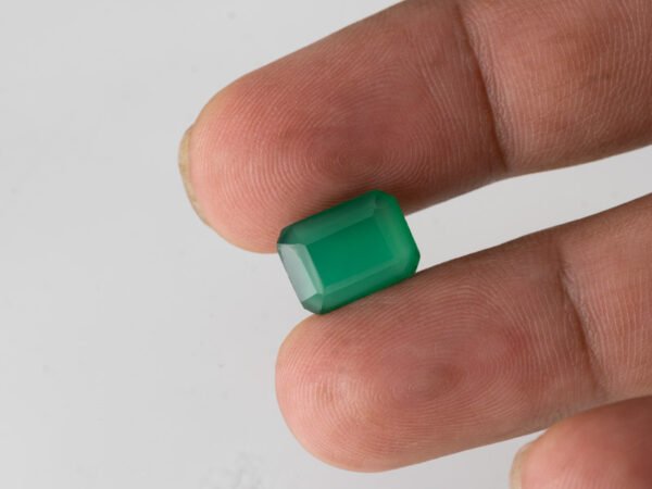 Green Onyx Stone 4.53 carat side view octagon cut gemstone