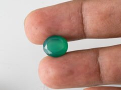certified-natural-green-onyx-stone-4-55-carat-5-00-ratti-24-in-hand