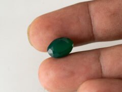 certified-natural-green-onyx-stone-4-57-carat-5-02-ratti-46-in-hand