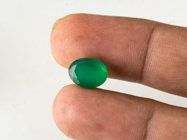 certified-natural-green-onyx-stone-4-67-carat-5-13-ratti-53-in-hand