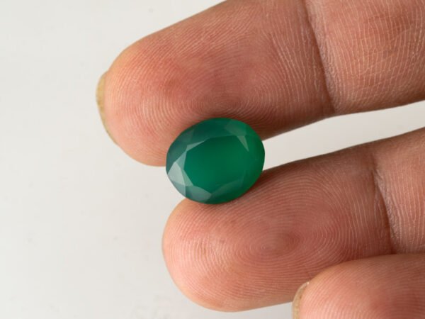 certified-natural-green-onyx-stone-4-94-carat-5-43-ratti-48-in-hand