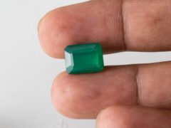 certified-natural-green-onyx-stone-5-02-carat-5-52-ratti-29-in-hand