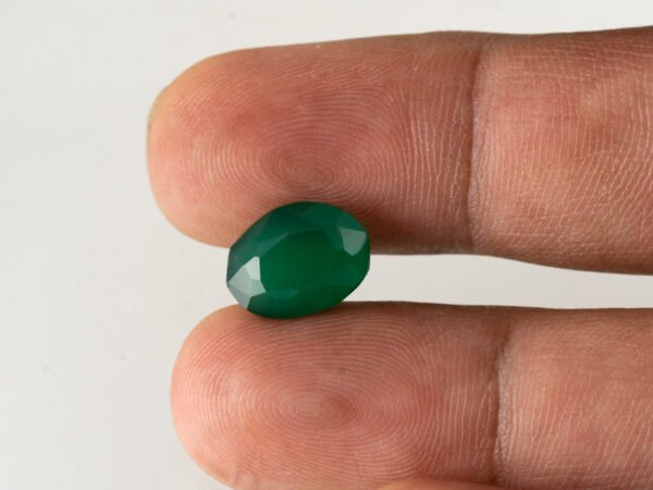 certified-natural-green-onyx-stone-5-02-carat-5-52-ratti-42-in-hand