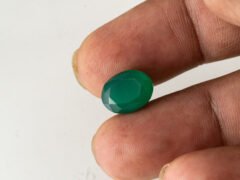 certified-natural-green-onyx-stone-5-03-carat-5-53-ratti-45-in-hand