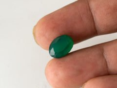 certified-natural-green-onyx-stone-5-19-carat-5-70-ratti-44-in-hand