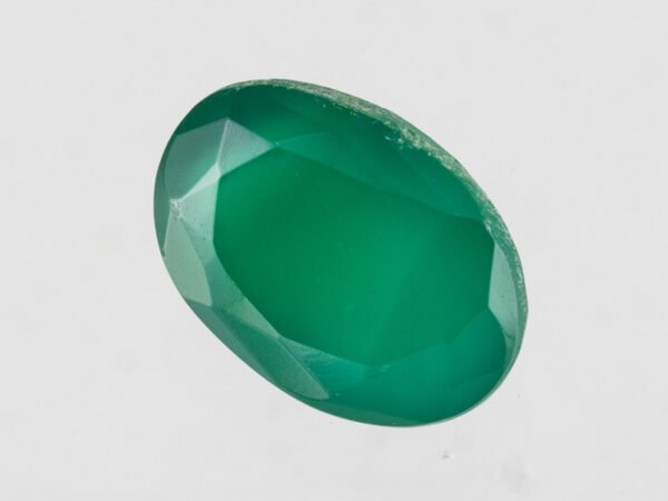 certified-natural-green-onyx-stone-5-31-carat-5-84-ratti-25-side-view