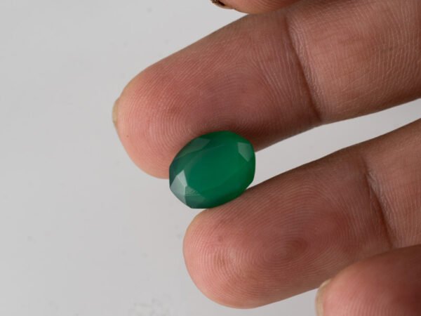 Green Onyx Stone 5.51 carat side view oval cut gemstone