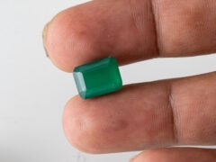 certified-natural-green-onyx-stone-5-63-carat-6-19-ratti-28-in-hand