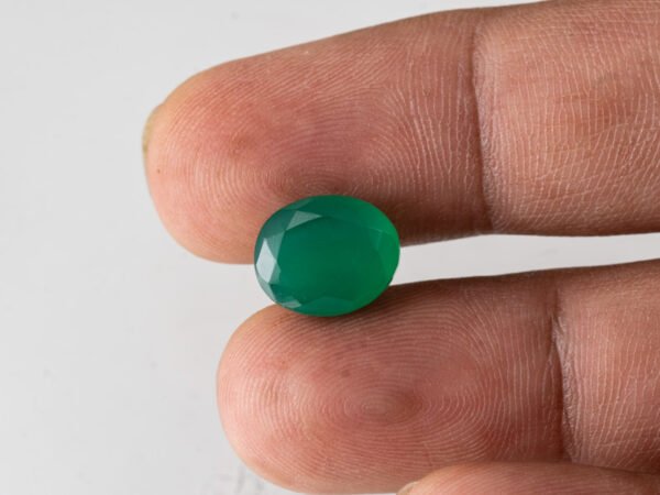 certified-natural-green-onyx-stone-5-81-carat-6-38-ratti-36-in-hand