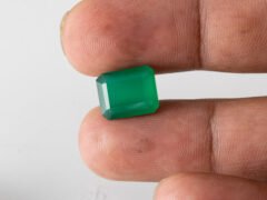 certified-natural-green-onyx-stone-5-83-carat-6-41-ratti-27-in-hand