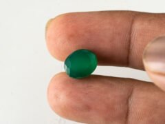 certified-natural-green-onyx-stone-5-95-carat-6-54-ratti-54-in-hand