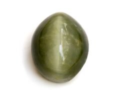 Quartz Cats Eye Lahsuniya 11.11 Carat side view gray cabochon