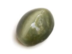 Quartz Cats Eye Lahsuniya 11.11 Carat side view gray cabochon