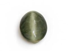 Quartz Cats Eye Lahsuniya 5.19 Carat top view gray cabochon